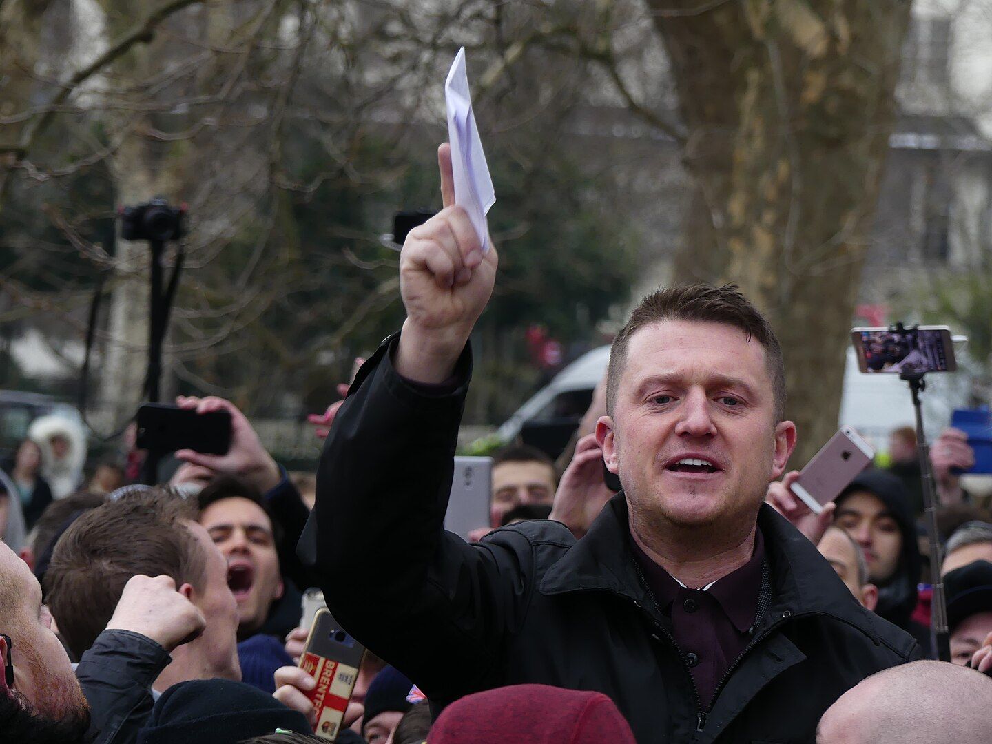 1440px-TommyRobinson2.jpg