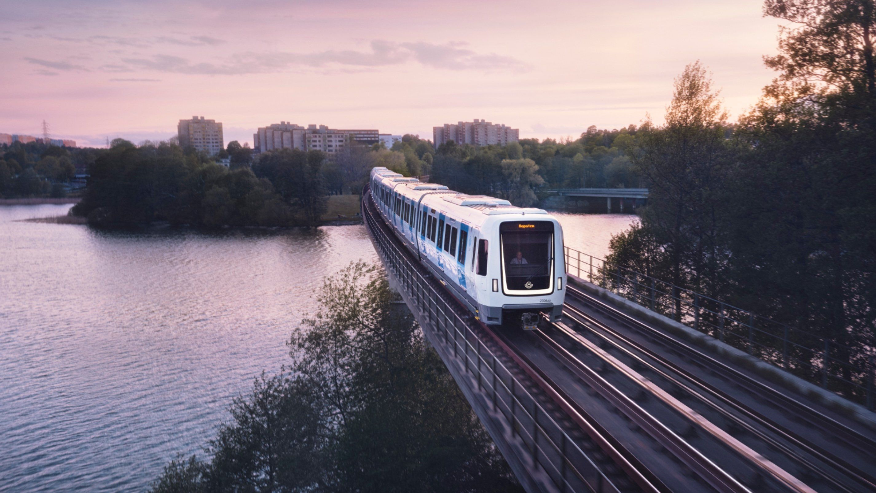 Efter veckor av störningar – trafiken rullar som vanligt på röda linjen 