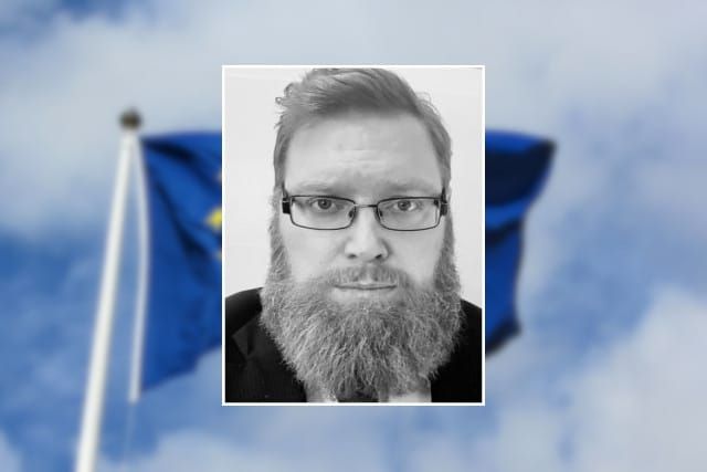 640px-European_flag_in_Karlskrona_2011.jpg