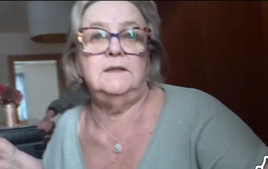 Gunnel Jonsson (S) satt i överförmyndarnämnden och tog beslut om husköpet.