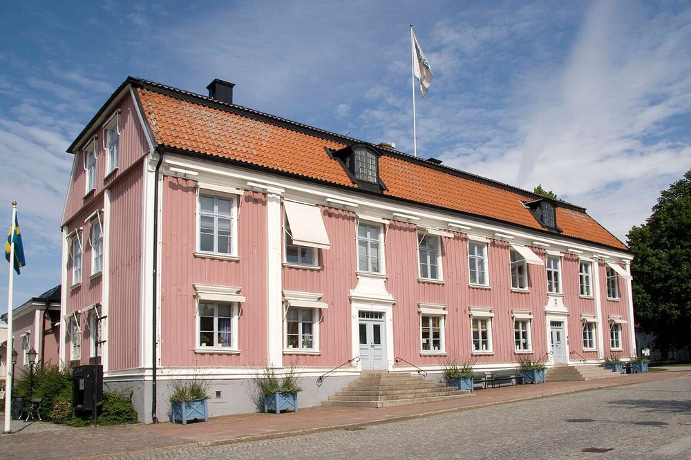 1280px-Alingsåsrådhus02.jpg