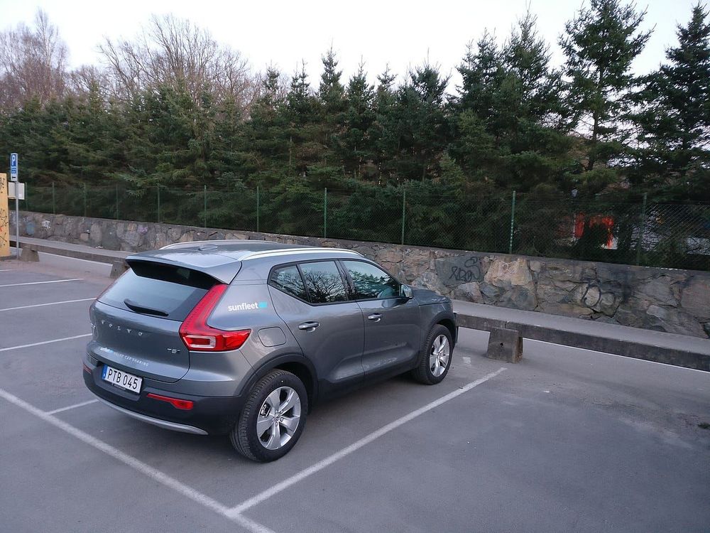 1280px-Volvo_XC40_of_car_sharing_company_Sunfleet.jpg