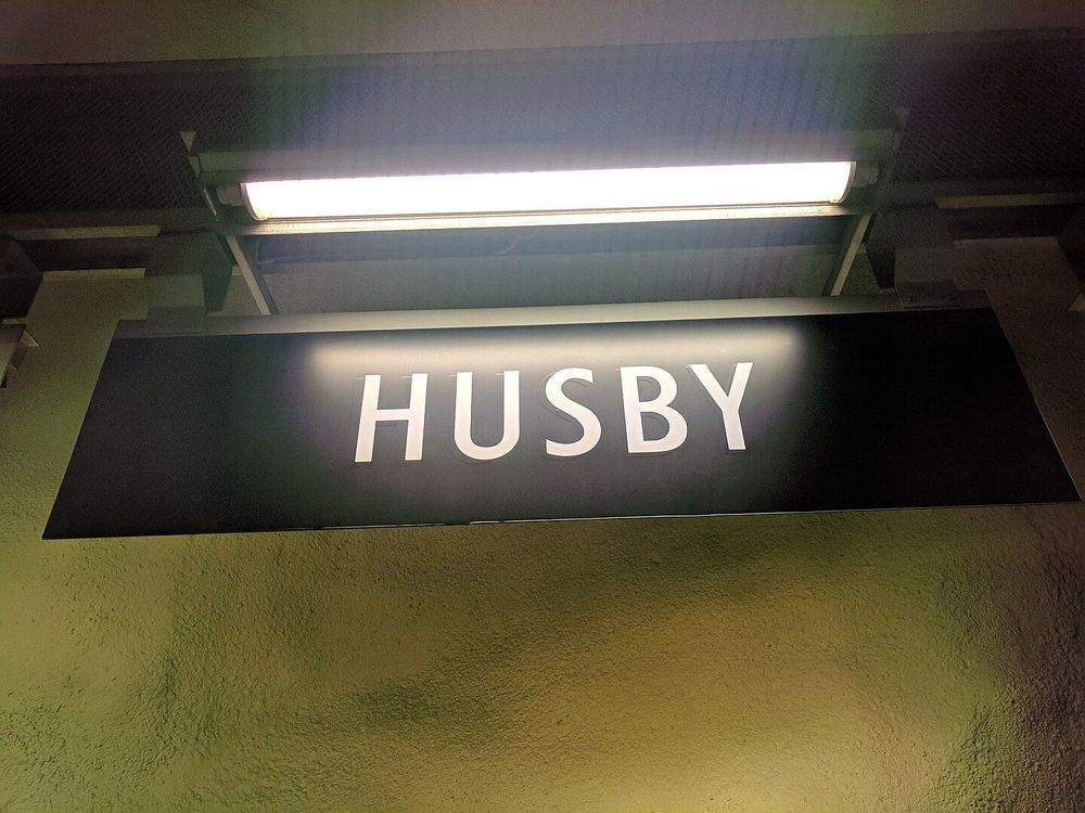 1440px-HusbyMetro2018062402.jpg