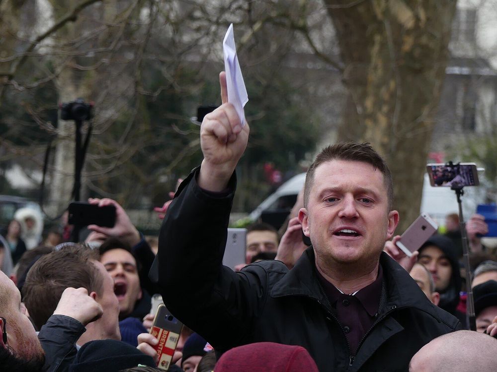 1440px-TommyRobinson2.jpg
