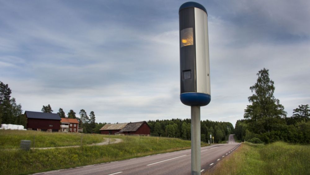 Fartkamera nedsågad längs riksväg