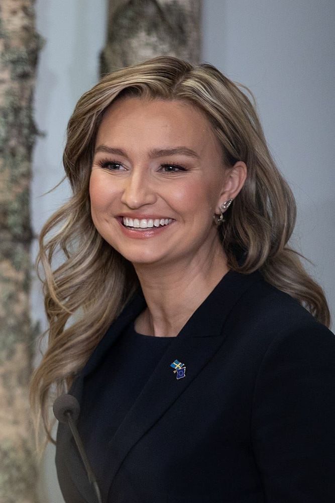 Ebba_Busch_-_Into_the_Woods_-_November_24-_2022_-52520720684-_-cropped-.jpg
