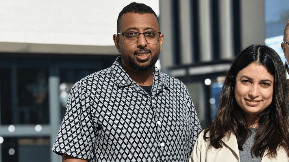 Hassan (V) fick skuldsanering på nöstan en miljon – fortsatte samla skulder hos Kronofogden