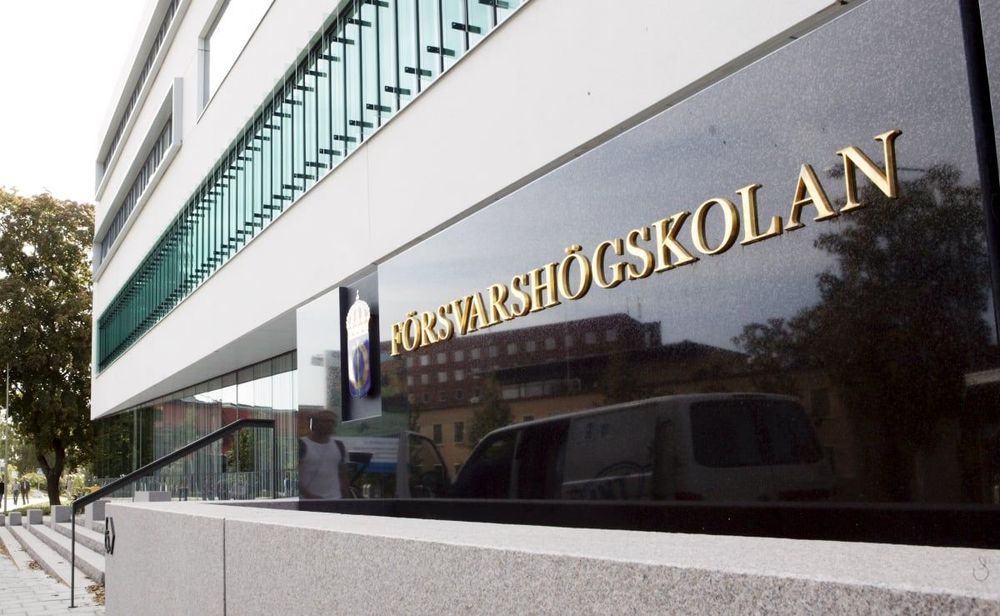 Försvarshögskolan-skylt-o-fasad.jpg