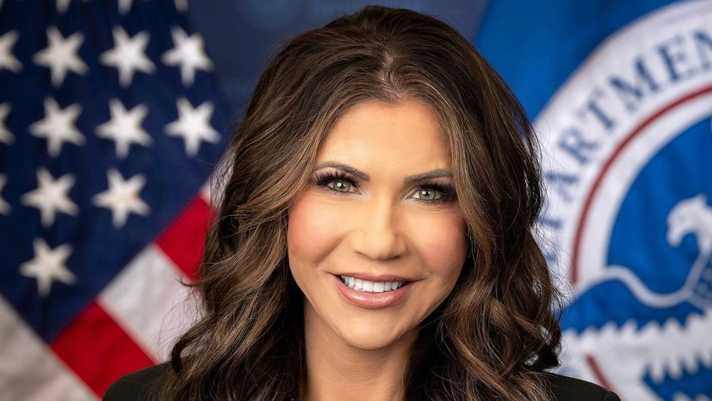 OfficialPortraitofSecretaryKristiNoem.jpg