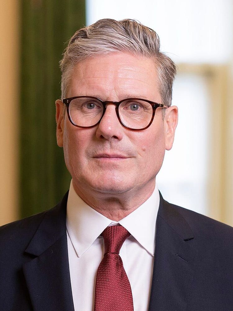 Prime_Minister_Sir_Keir_Starmer_Official_Portrait_-cropped-.jpg
