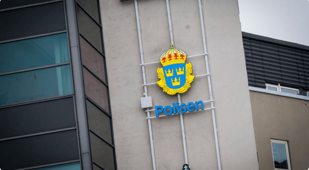 Polis kopplas till pedofilnätverk – åtalad för flera brott