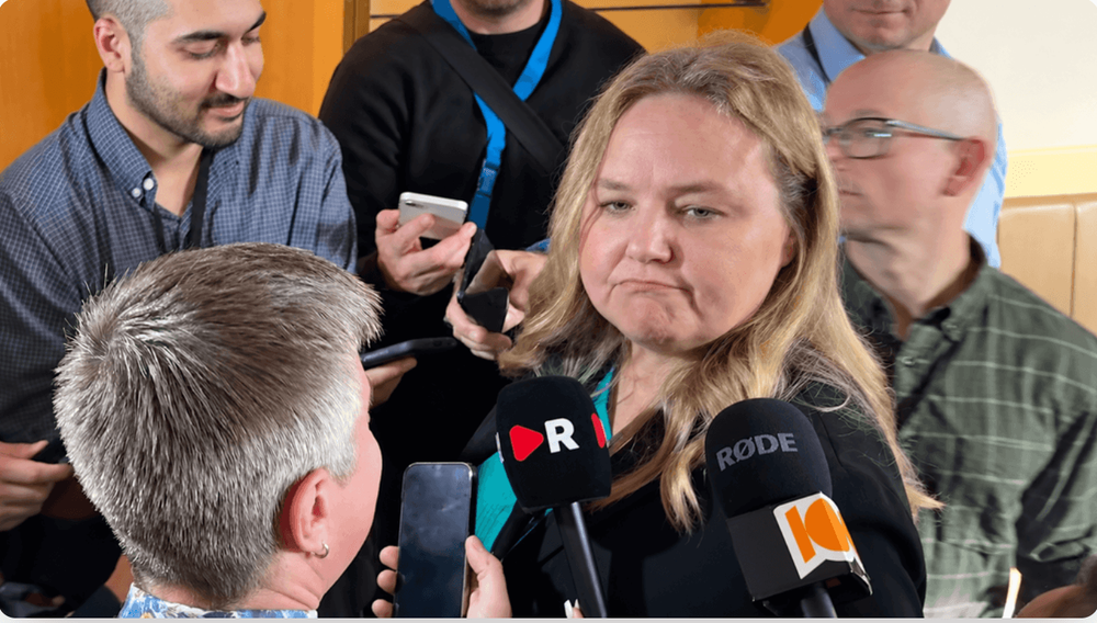 V anklagar C för att kortsluta regeringsbildningen