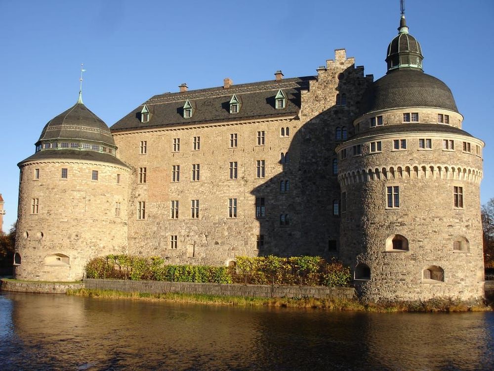 -rebro_castle_in_Sweden.jpg