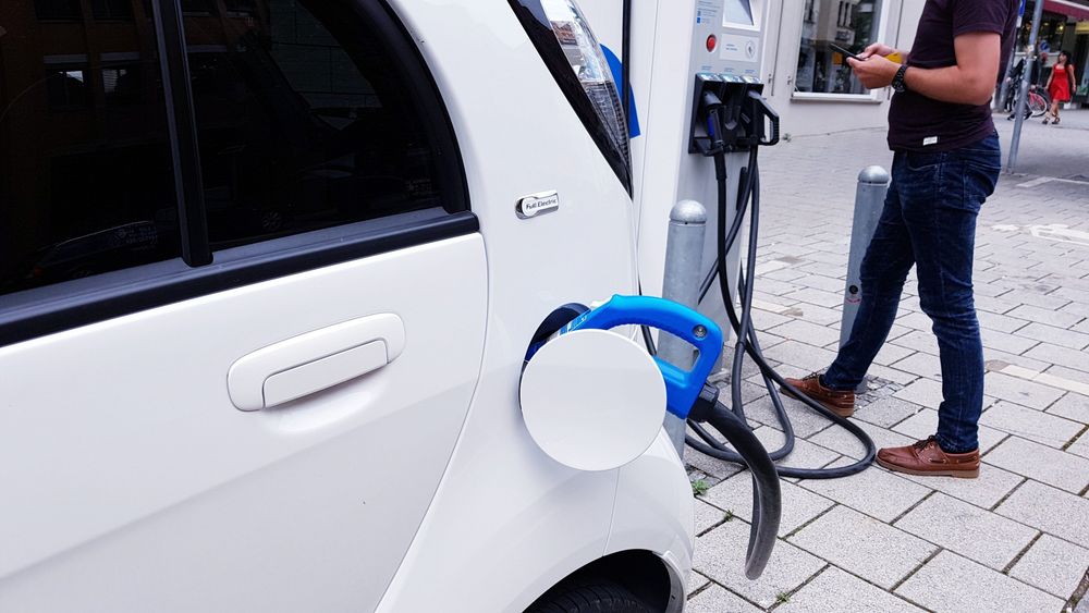 stux-electric-car-4276420.jpg