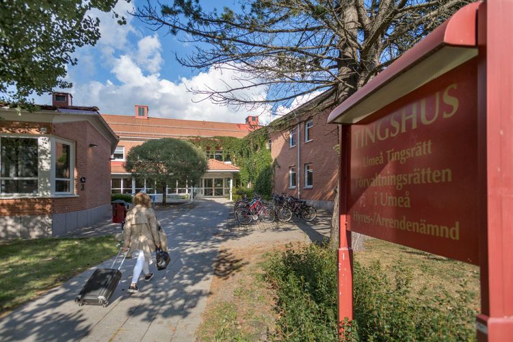 Försökte gifta bort dotter till man i utlandet – utvisas