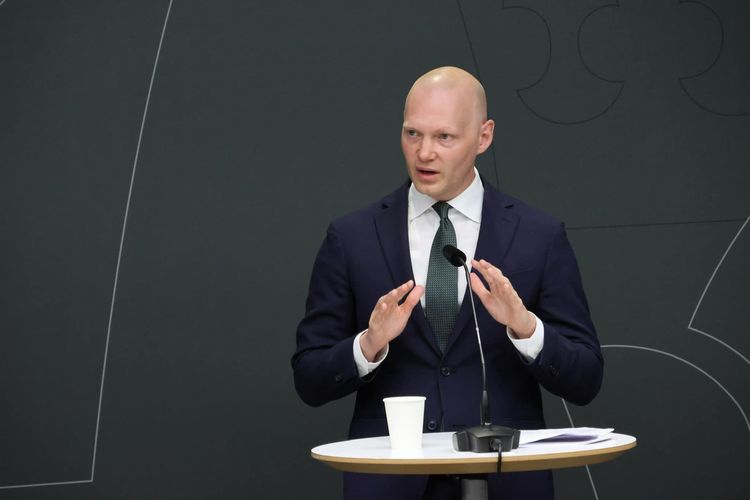 Regeringen ska ta itu med svenskarnas skuldberg