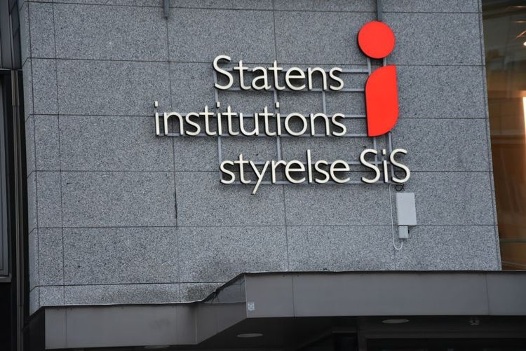 Personal på Sis-hem sparkade efter kopplingar till Dödspatruellen