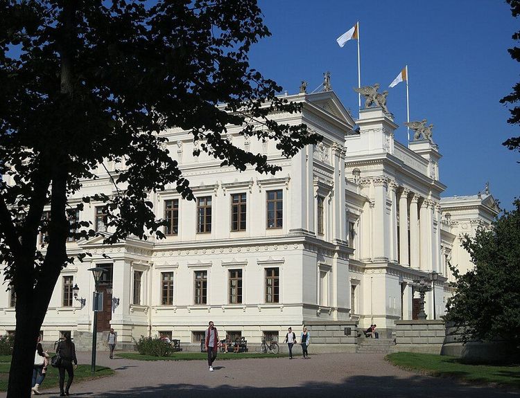 939px-UniversitetsbyggnadeniLundseptember2014.jpg