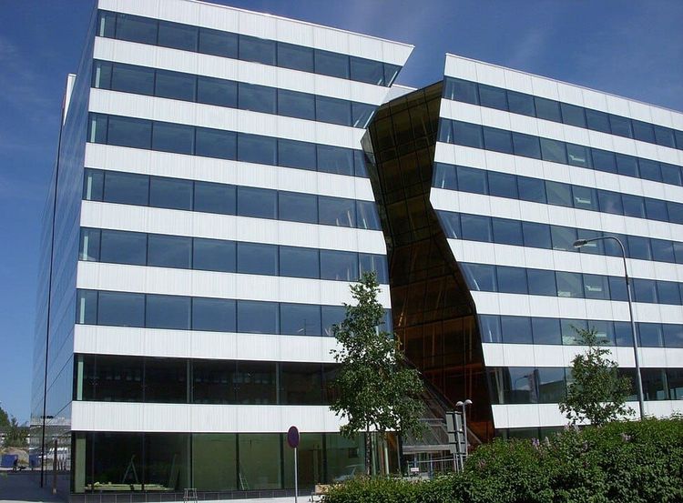 977px-Ericsson_Kista_2010a.jpg