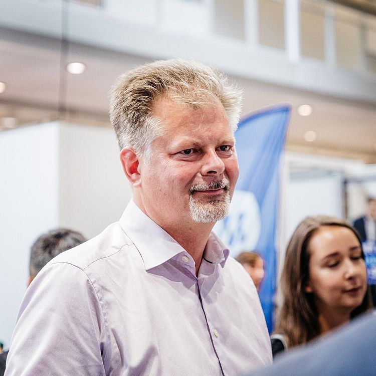 M-toppen om "tvångsblandning": "Risk att kriminalitet sprids"