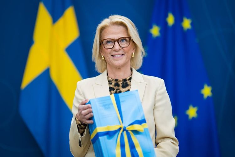 Finansministern: Ekonomisk återhämtning och sänkt skatt på arbete  när den nya budgeten trätt i kraft