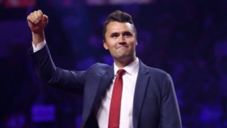 Här är de svenska EU-topparna som reste sig för Charlie Kirk – och de som vägrade