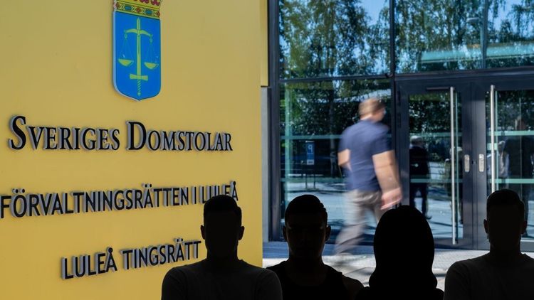 Brutalt rån med hammare, kniv och häftpistol i Luleå – Fyra personer åtalas