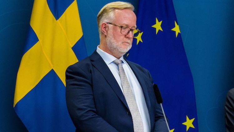 Johan Pehrson avgår som Liberalernas partiledare: "Jag kommer dela flygblad"
