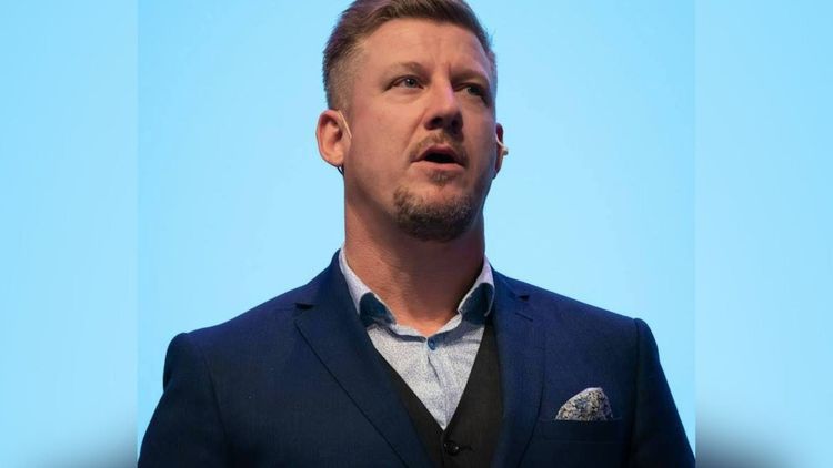 Bylund (SD): "Socialdemokraterna vill att svenskarna ska anpassa sig till invandrarna"