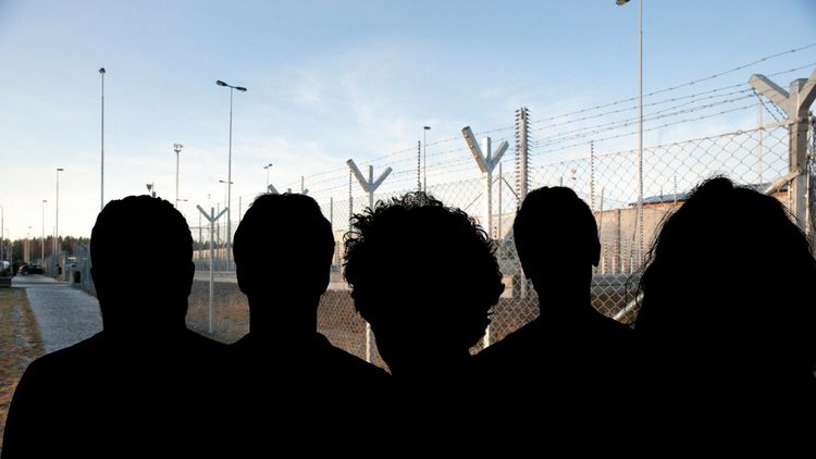Kriminalvårdare och gängkriminella häktade efter razzia mot anstalt