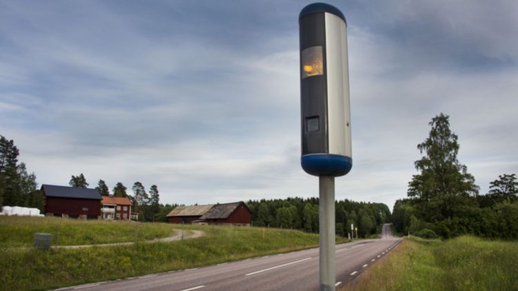 Fartkamera nedsågad längs riksväg