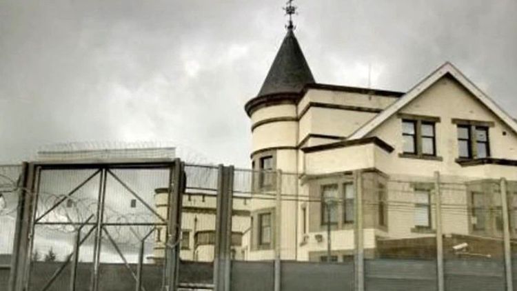 Sexförbrytare rörde sig fritt på brittiskt flyktingförvar