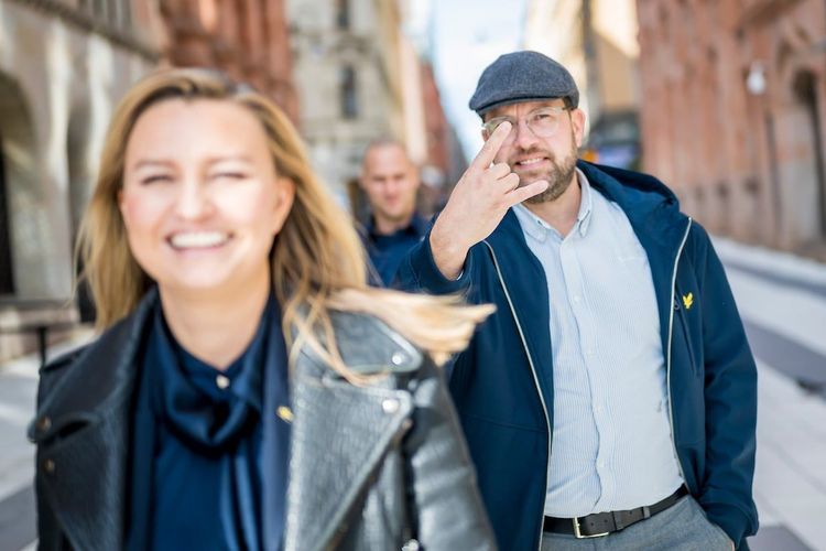 Dagens Nyheter larmar: Smartphones hjälper populister till makten