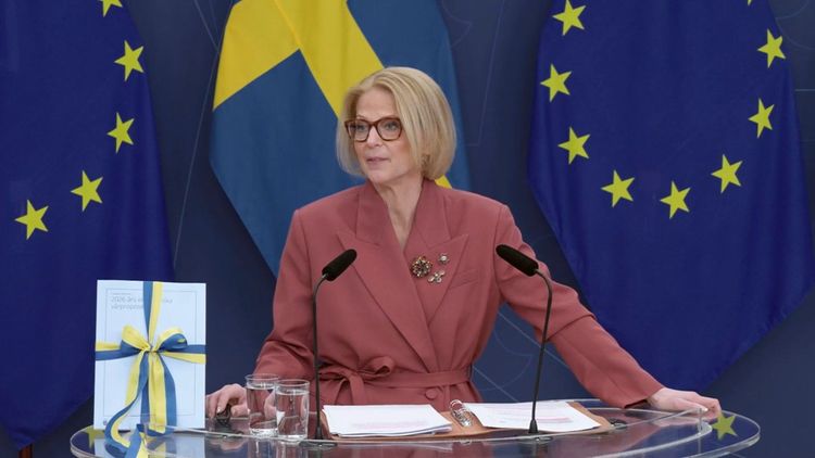 Nu sänker regeringen skatten på bensin och diesel