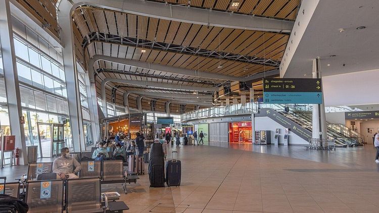 Allt hårdare gränskontroller - rekordmånga stoppas på flygplatsen