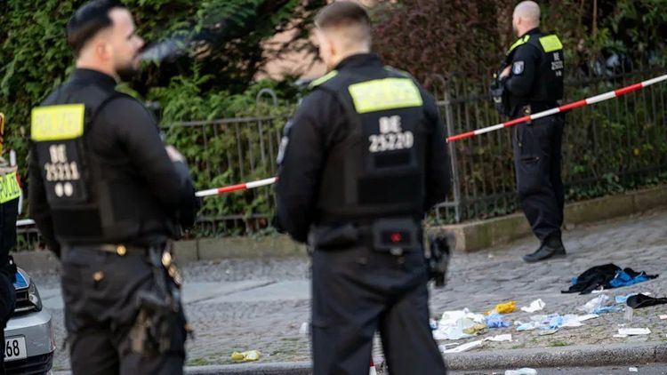 Knivattack i Berlins tunnelbana – offer och gärningsman döda
