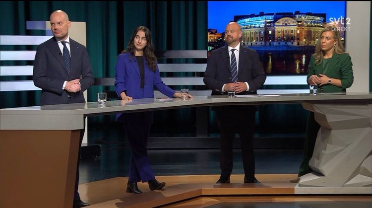 Valdebatt om klimatet i SVT:s Agenda: "Ansvarsfullt att sänka bränslepriserna"