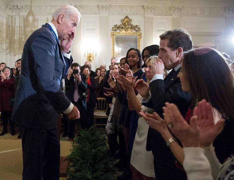 Bidenfamiljen anklagas för korruption i nya FBI-dokument