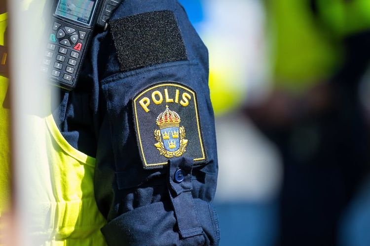 Bombdåd vid lägenhetshus i Skövde – en person till sjukhus