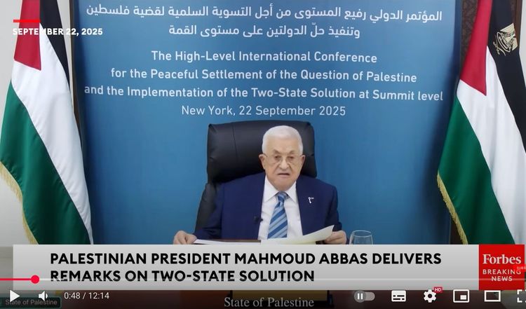 Här är symbolen på Mahmud Abbas kavajslag som upprör israeler