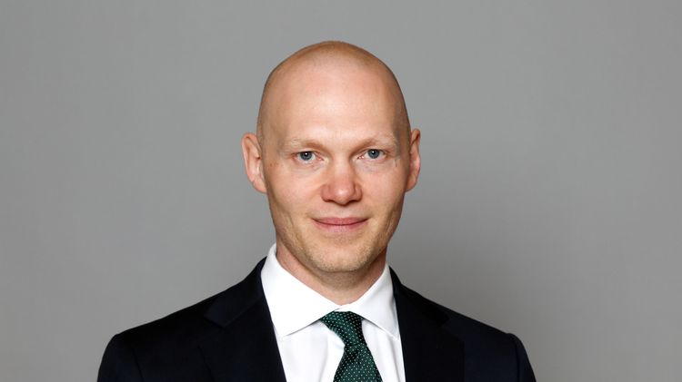 Niklas Wykman (M) slår tillbaka efter vänsterkaoset: ”Borde resas staty över Anderssons ledarskap”