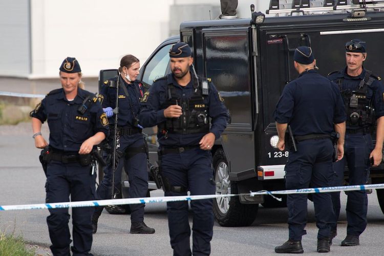 16-åring häktad efter dödsskjutning utanför moské