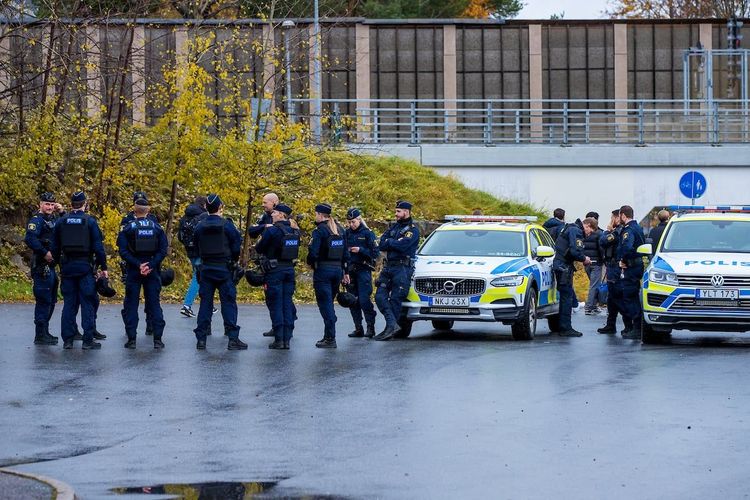 15-årig flicka häktas för morden i Vårby och Malmö