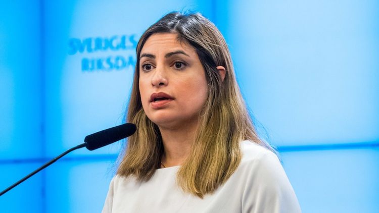V vill ge en miljard i bistånd till UNRWA
