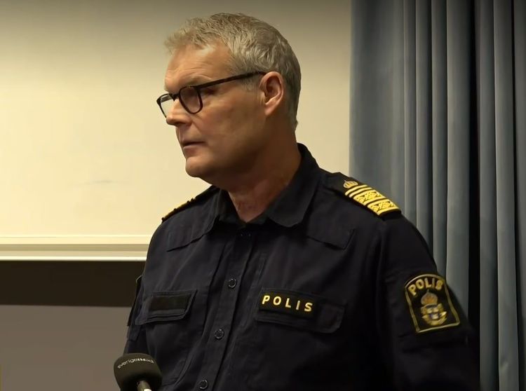 Polisen bekräftar: Gärningsmannen hade koppling till skolan – tio tomma magasin hittades på platsen