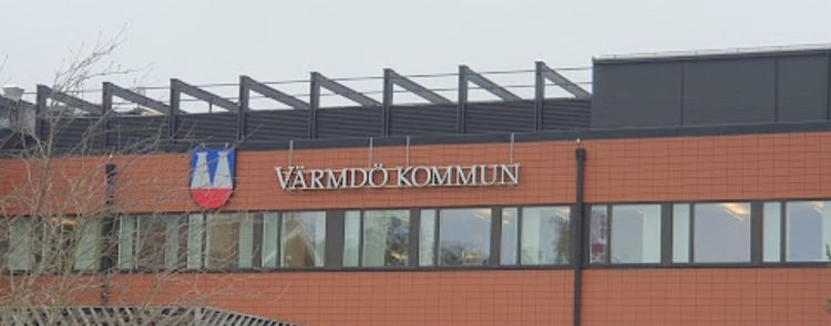 Bombhot mot kommunhuset i Värmdö – byggnaden utrymd