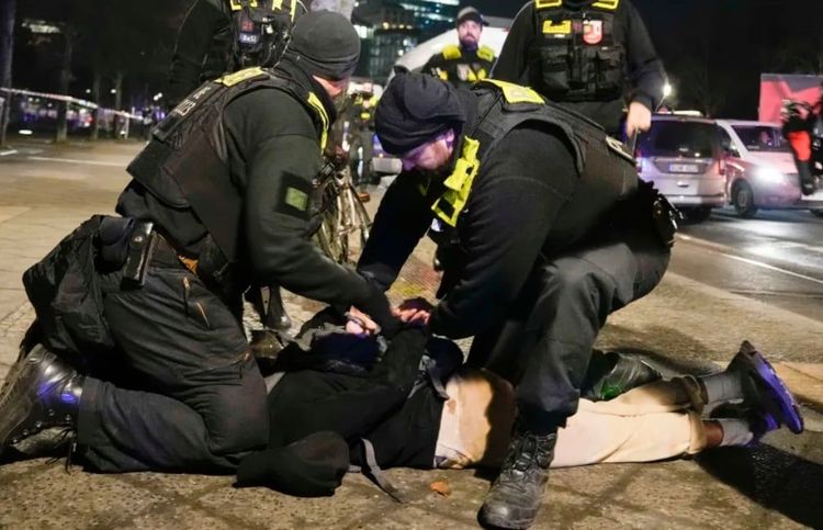 Syrisk asylmigrant gick till "politiskt motiverad" knivattack mot turist i Berlin