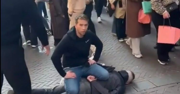 Hjälten som brottade ner knivmannen i Amsterdam