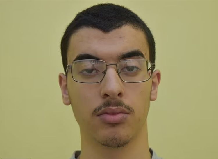 Manchester Arena-terrorist har attackerat fängelsevakter med het matolja och knivar