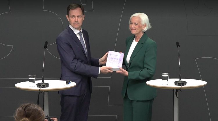 Staten ska få större ansvar för vården